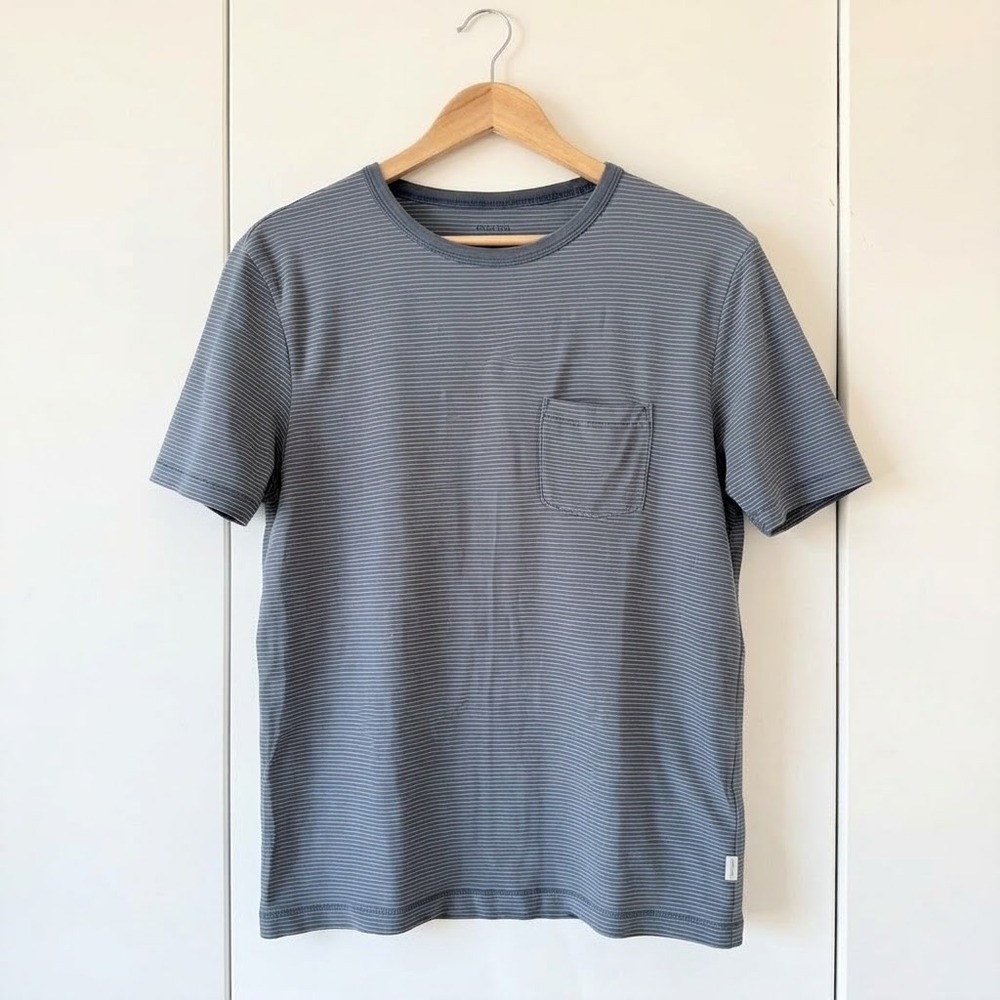 Vuori Strato Tech Pocket Tee Mens L Slate Blue Heather Micro Stripe T-Shirt